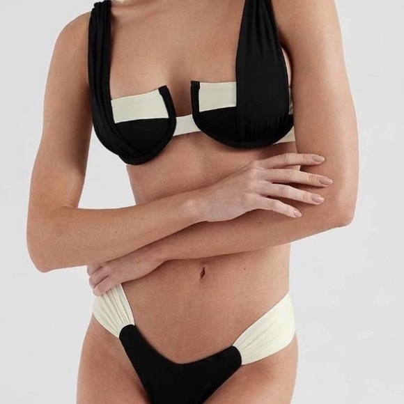 One one Bikini top & bottoms - Picture 1 of 1